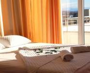 Udobna soba s balkonom: Bračni krevet, krevet za jednu osobu, kauč na razvlačenje za 2 osobe