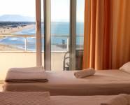 Udobna soba: 2 odvojena kreveta + kauč na razvlačenje - balkon sa pogledom na more